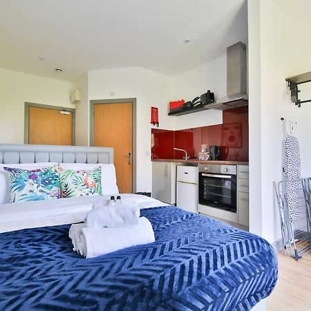 Princess Lofts City Centre Studios With Nespresso Coffee Machines & New Fast Wifi By Stayright Суонзи Екстериор снимка