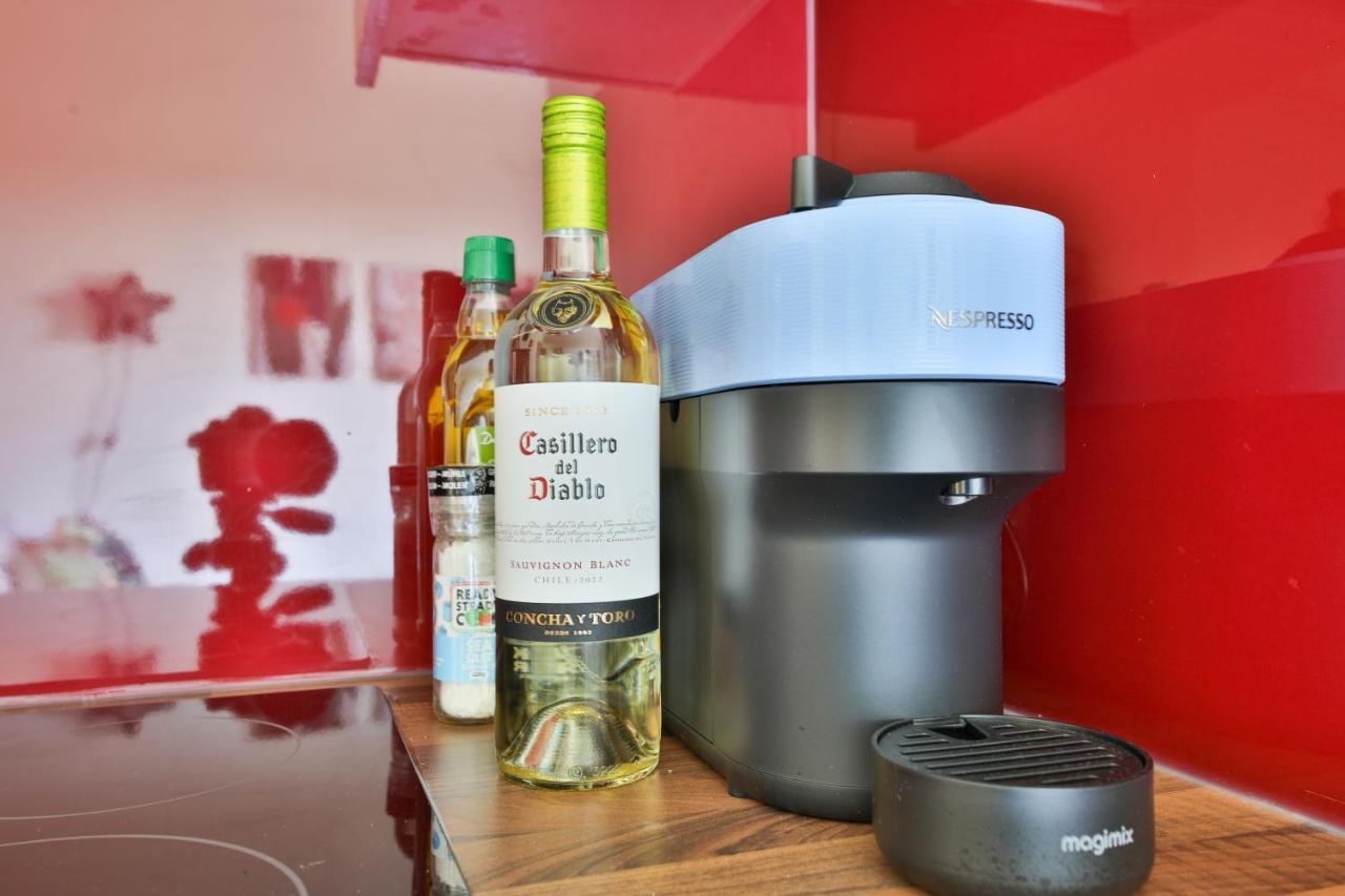 Princess Lofts City Centre Studios With Nespresso Coffee Machines & New Fast Wifi By Stayright Суонзи Екстериор снимка