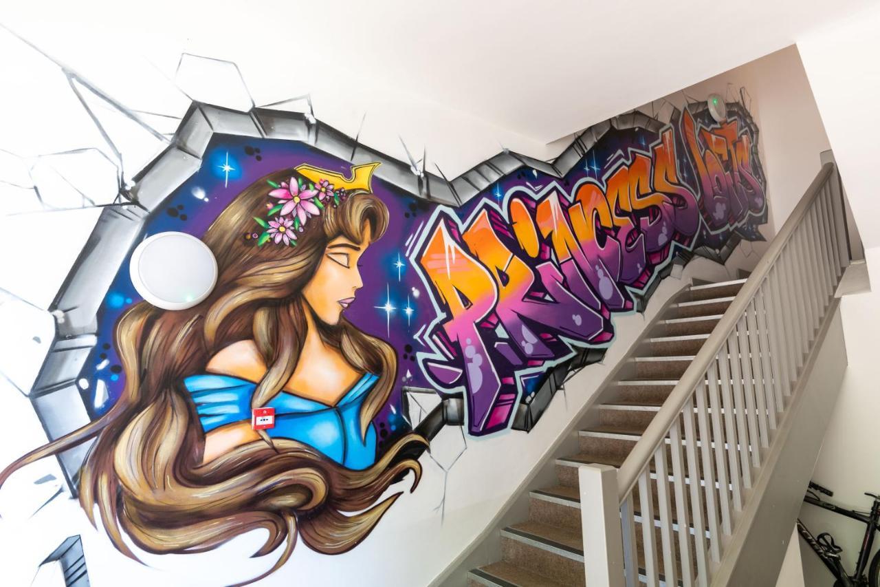 Princess Lofts City Centre Studios With Nespresso Coffee Machines & New Fast Wifi By Stayright Суонзи Екстериор снимка