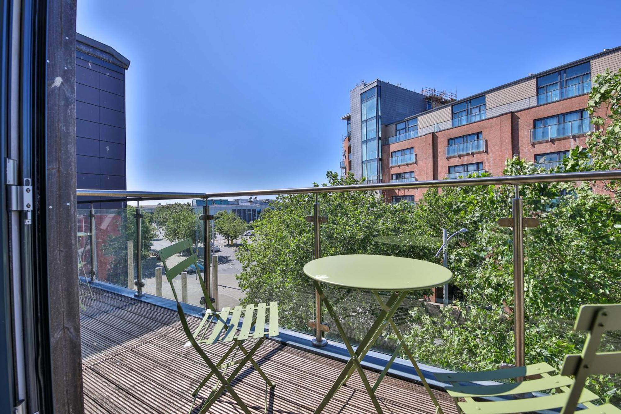 Princess Lofts City Centre Studios With Nespresso Coffee Machines & New Fast Wifi By Stayright Суонзи Екстериор снимка
