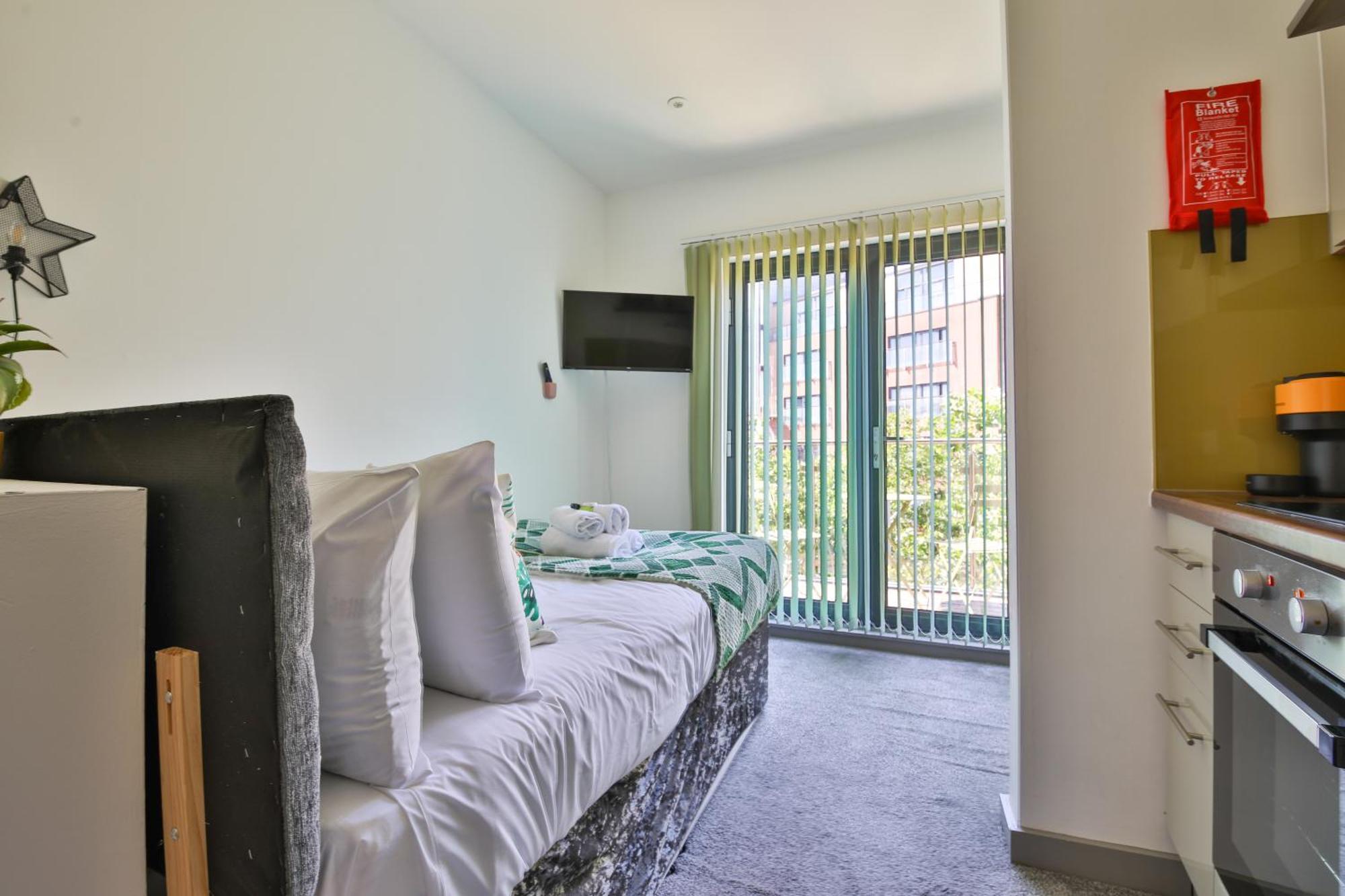 Princess Lofts City Centre Studios With Nespresso Coffee Machines & New Fast Wifi By Stayright Суонзи Екстериор снимка