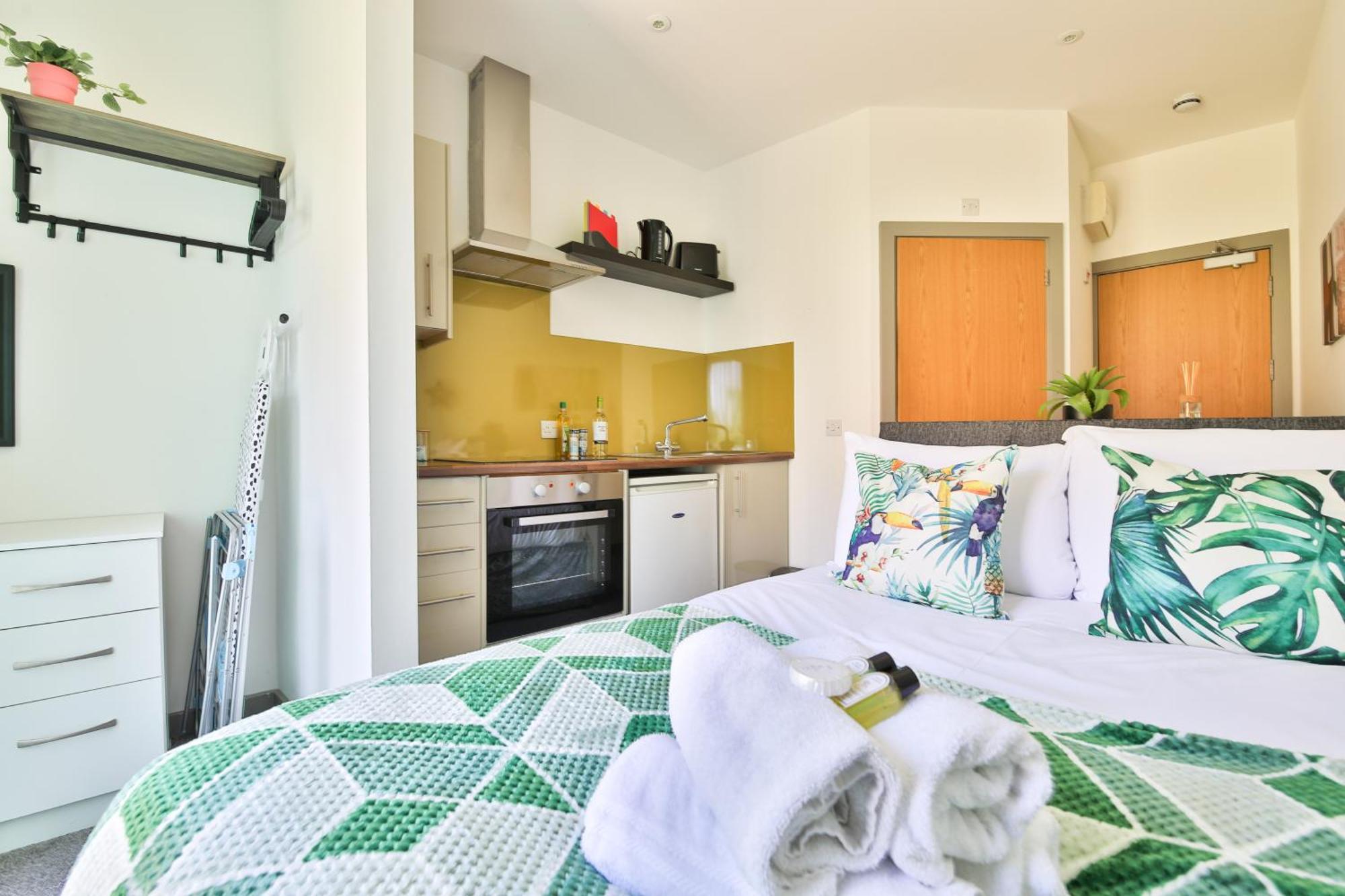 Princess Lofts City Centre Studios With Nespresso Coffee Machines & New Fast Wifi By Stayright Суонзи Екстериор снимка