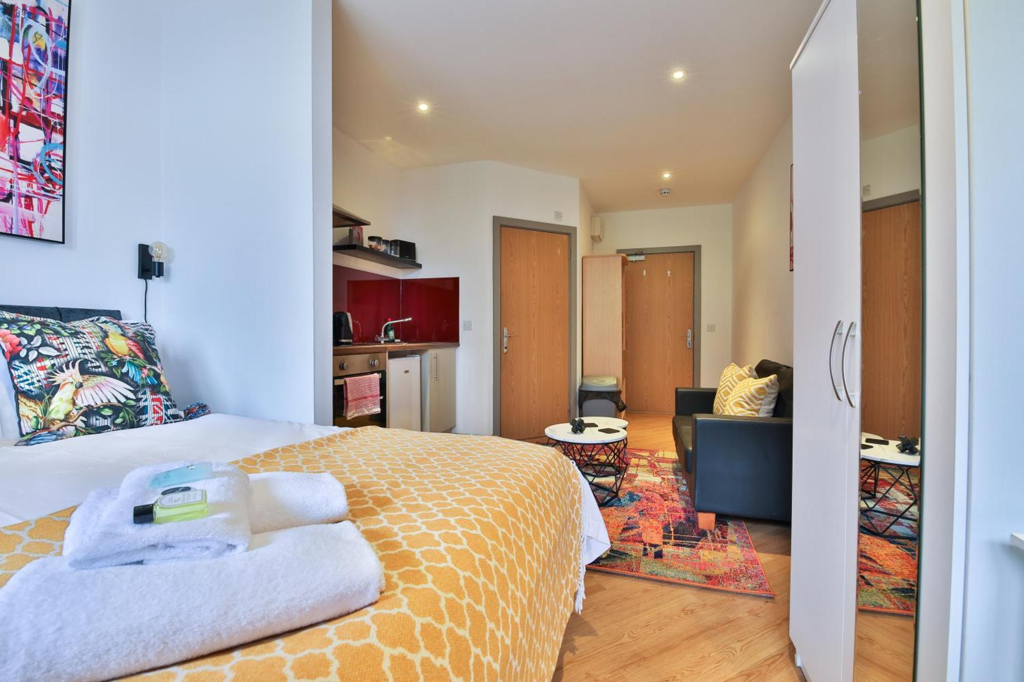 Princess Lofts City Centre Studios With Nespresso Coffee Machines & New Fast Wifi By Stayright Суонзи Екстериор снимка