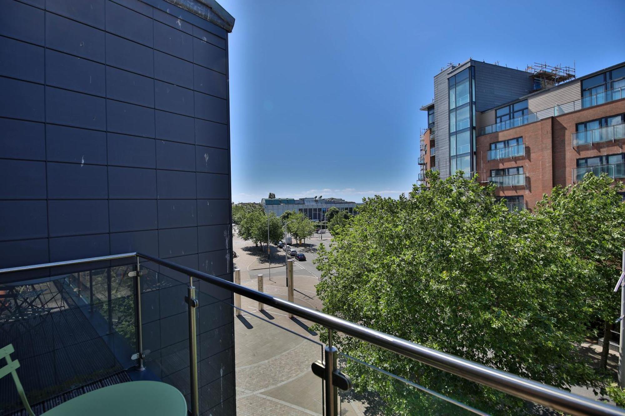 Princess Lofts City Centre Studios With Nespresso Coffee Machines & New Fast Wifi By Stayright Суонзи Екстериор снимка