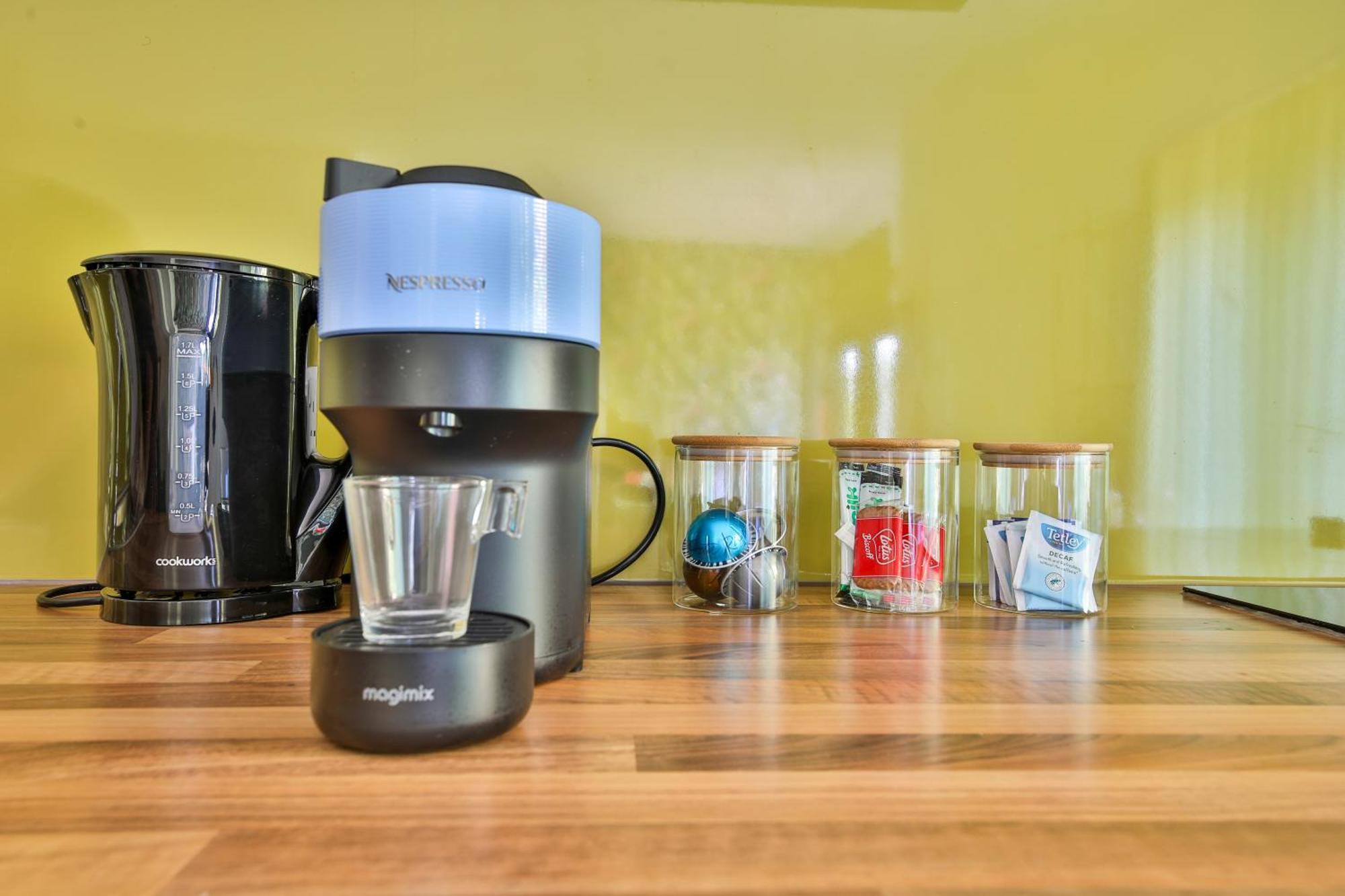 Princess Lofts City Centre Studios With Nespresso Coffee Machines & New Fast Wifi By Stayright Суонзи Екстериор снимка